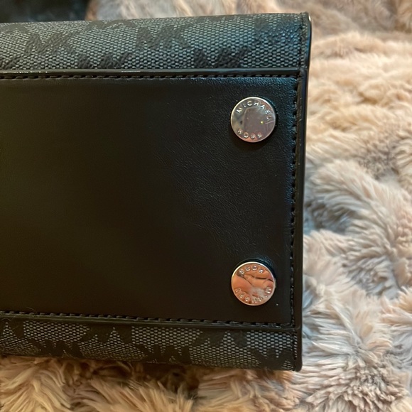 AUTHENTIC MICHAEL KORS PURSE - Picture 6 of 6